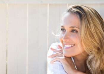 choppy layer layered round face shoulder length haircut