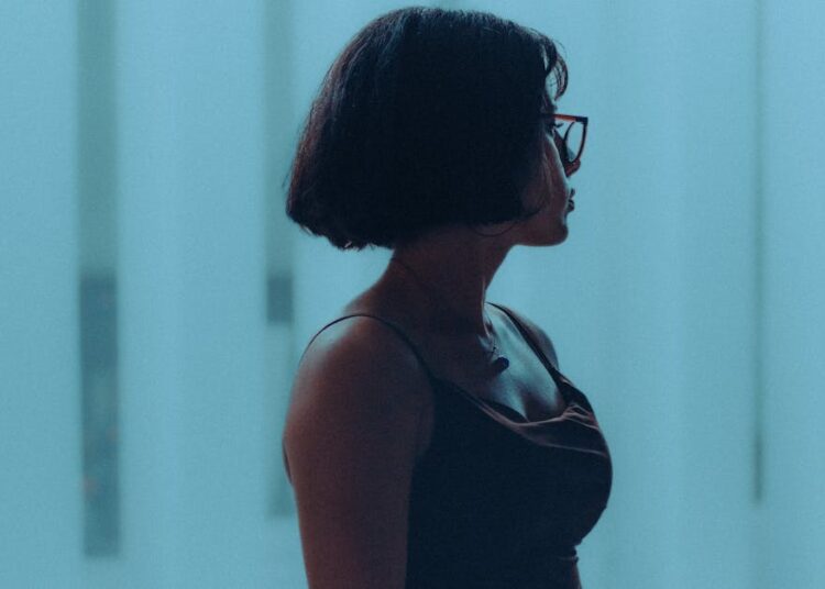 fine hair short hairstyles for over 50 with glasses