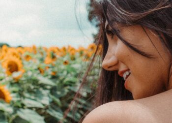 low maintenance face framing layered choppy shoulder length hair