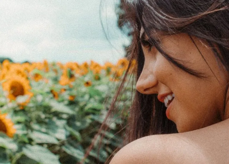 low maintenance face framing layered choppy shoulder length hair