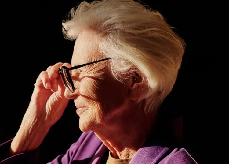 short low maintenance hairstyles for 70 year old woman with glasses