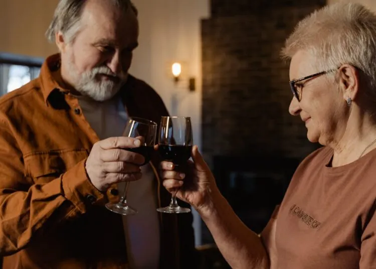 low-maintenance hairstyles for 70 year old woman with glasses